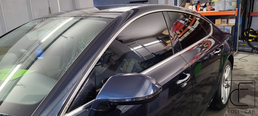 Audi A7 
 Przednie szyby przyciemnione folią 65%